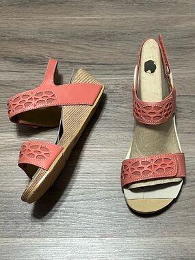 Clarks Women 9 Wide Alto Anthem Slingback Sandals Coral Wedge Comfort Adjust New